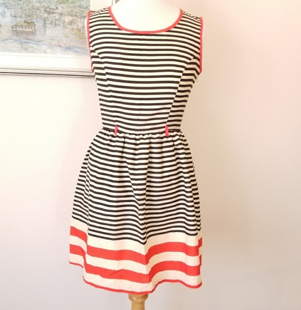Monteau Black/White/Red Stripe Sleeveless Dress        c